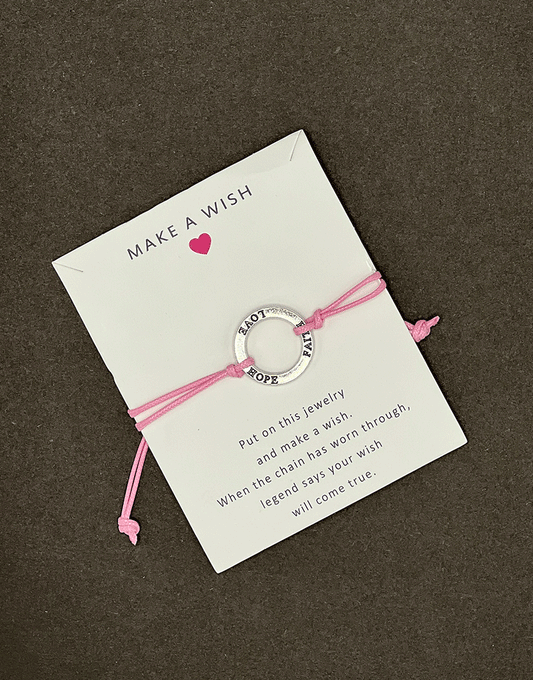 Hope, Faith, Love Ringförmiges Charm-Armband mit Schiebeknoten auf babyrosa Band