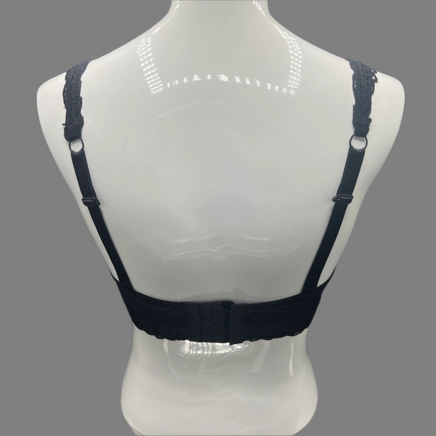 Losha Curvy Doppellagiges Bralette aus durchgehender Spitze – Schwarz