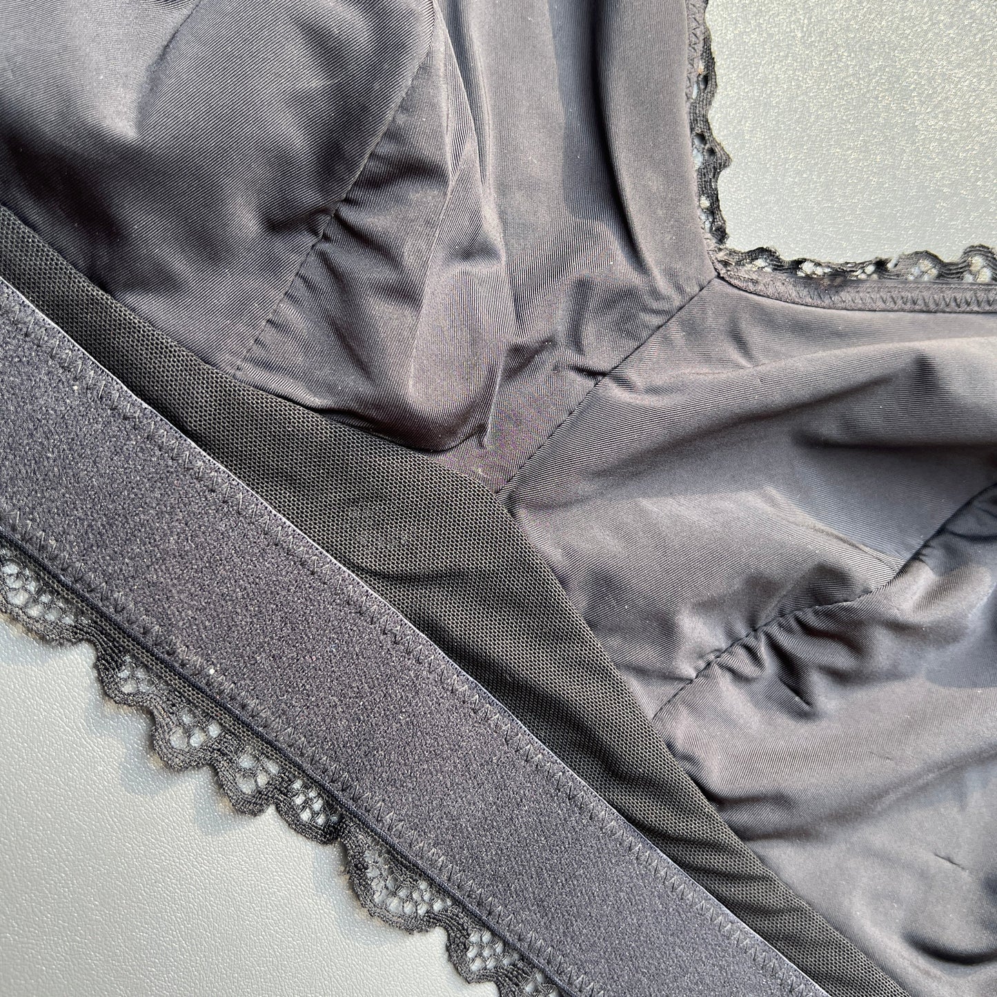 Losha Curvy Doppellagiges Bralette aus durchgehender Spitze – Schwarz